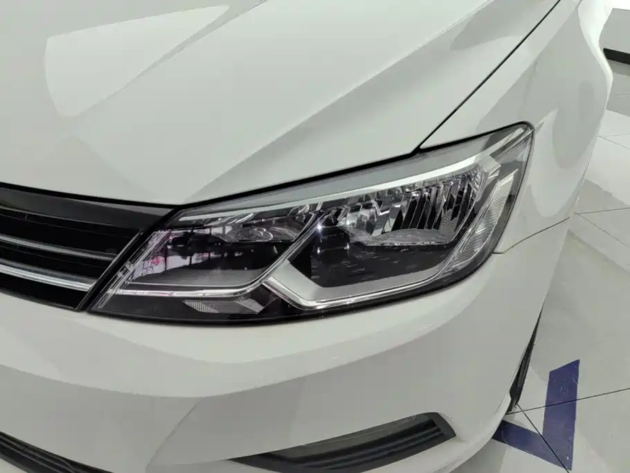 Volkswagen Lamando 2017 230TSI MT
