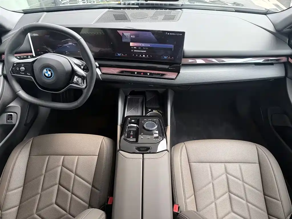 BMW i5 — миниатюра 8