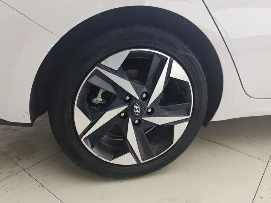 Hyundai Elantra — миниатюра 6