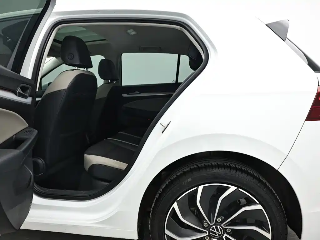 Volkswagen Golf — миниатюра 12