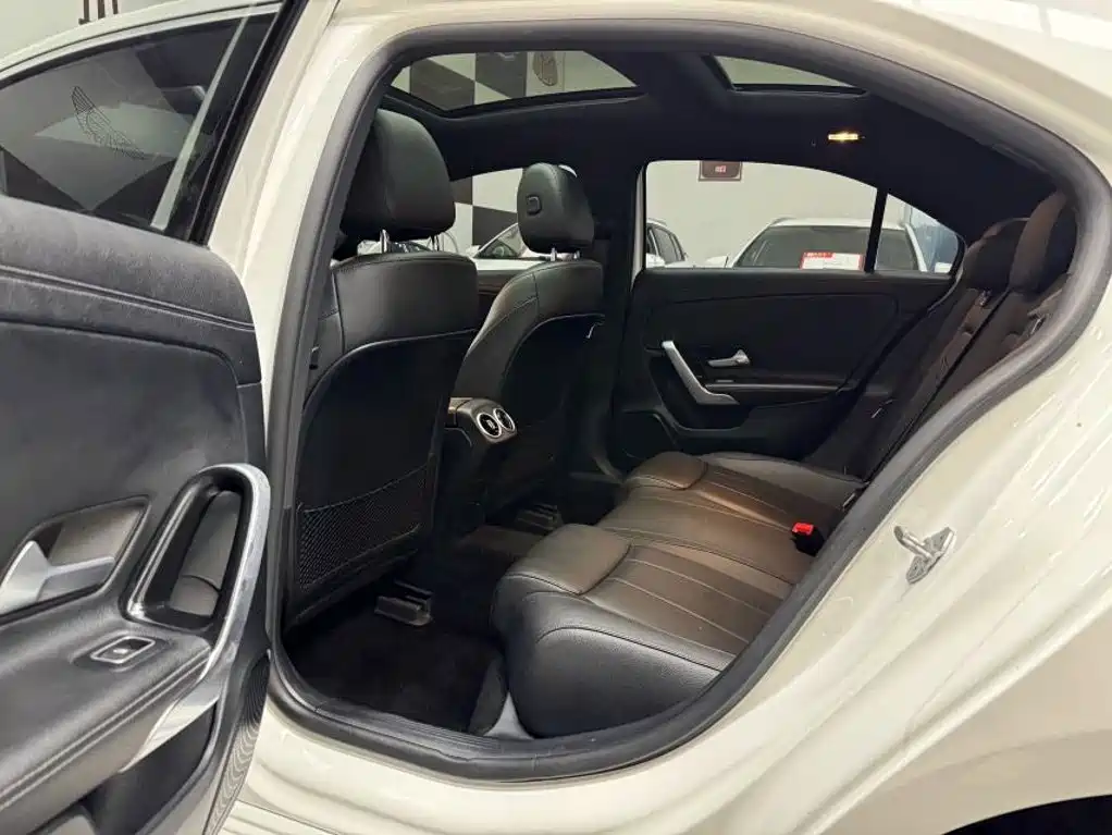Mercedes-Benz A-Class — миниатюра 8