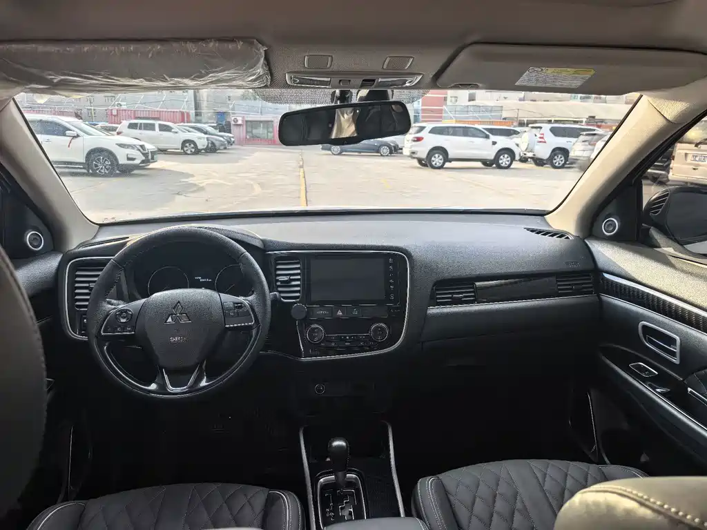 Mitsubishi Outlander — миниатюра 5
