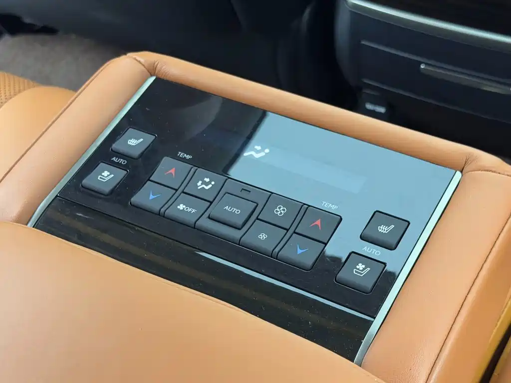 Lexus LX — миниатюра 11
