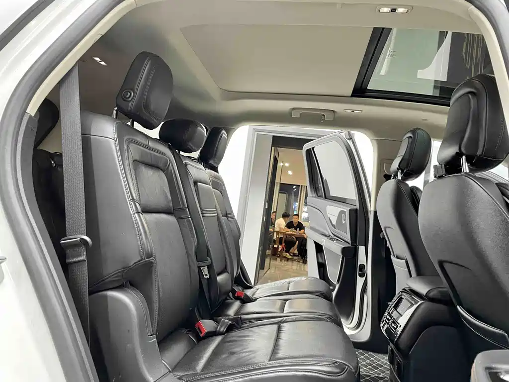 Lincoln Aviator (Import) — миниатюра 7