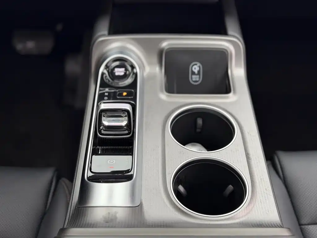 GAC Motor Trumpchi E8 PHEV — миниатюра 13