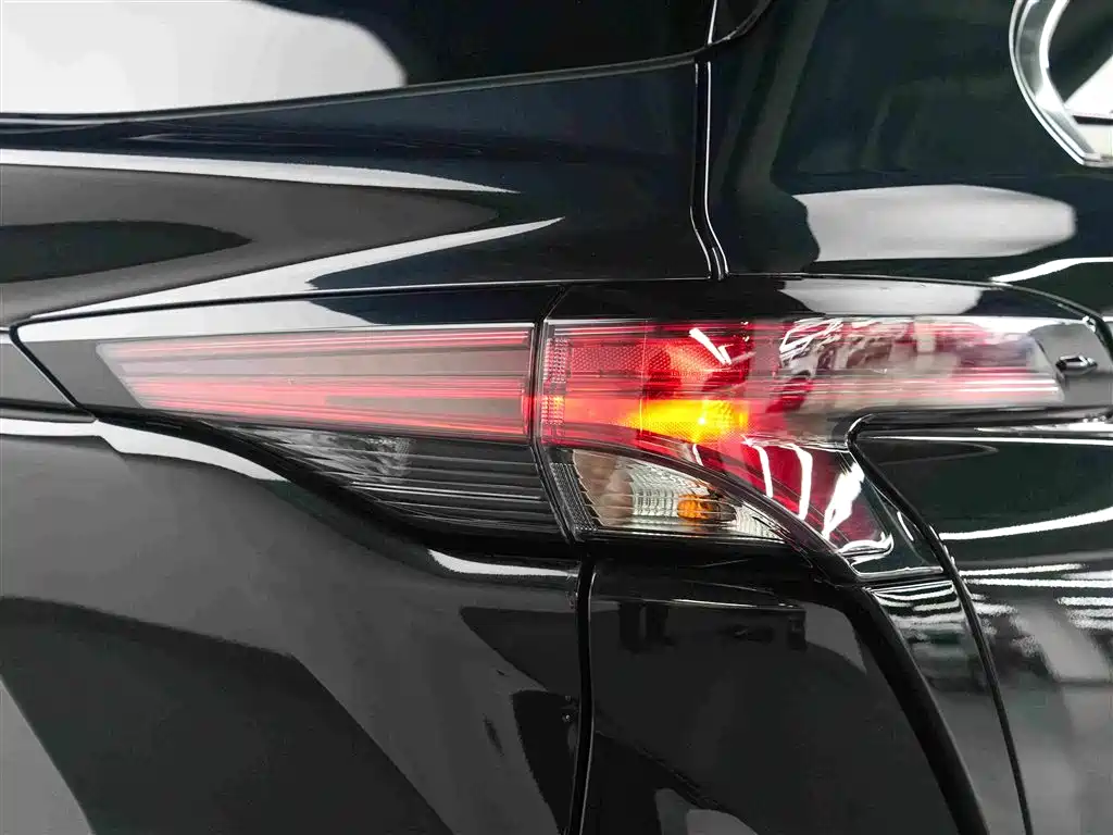 Toyota Granvia — миниатюра 14