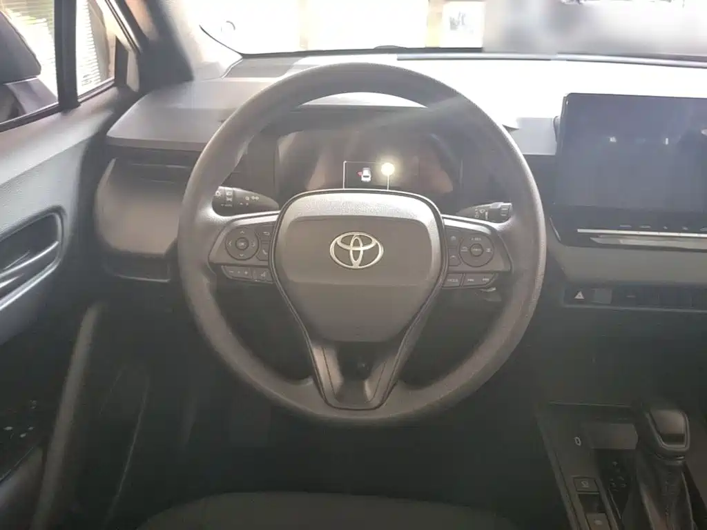Toyota Corolla Cross — миниатюра 11