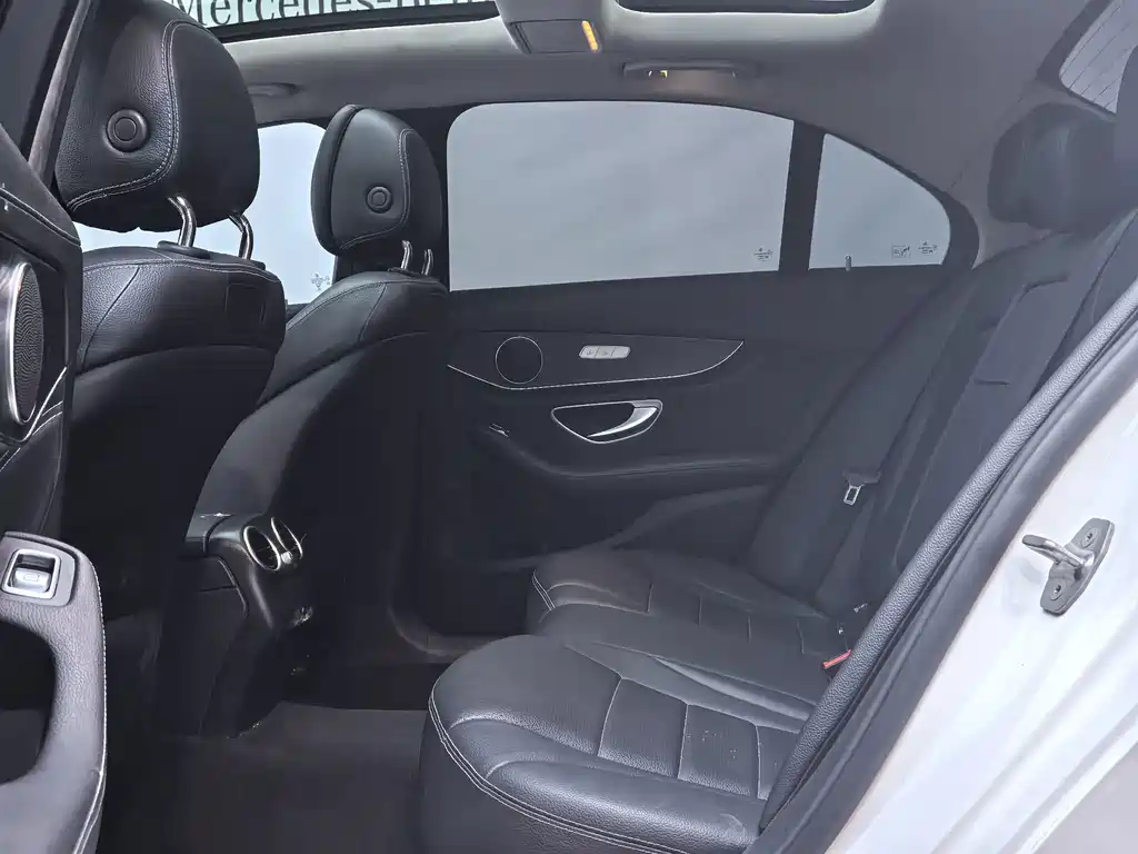 Mercedes-Benz C-Class — миниатюра 6