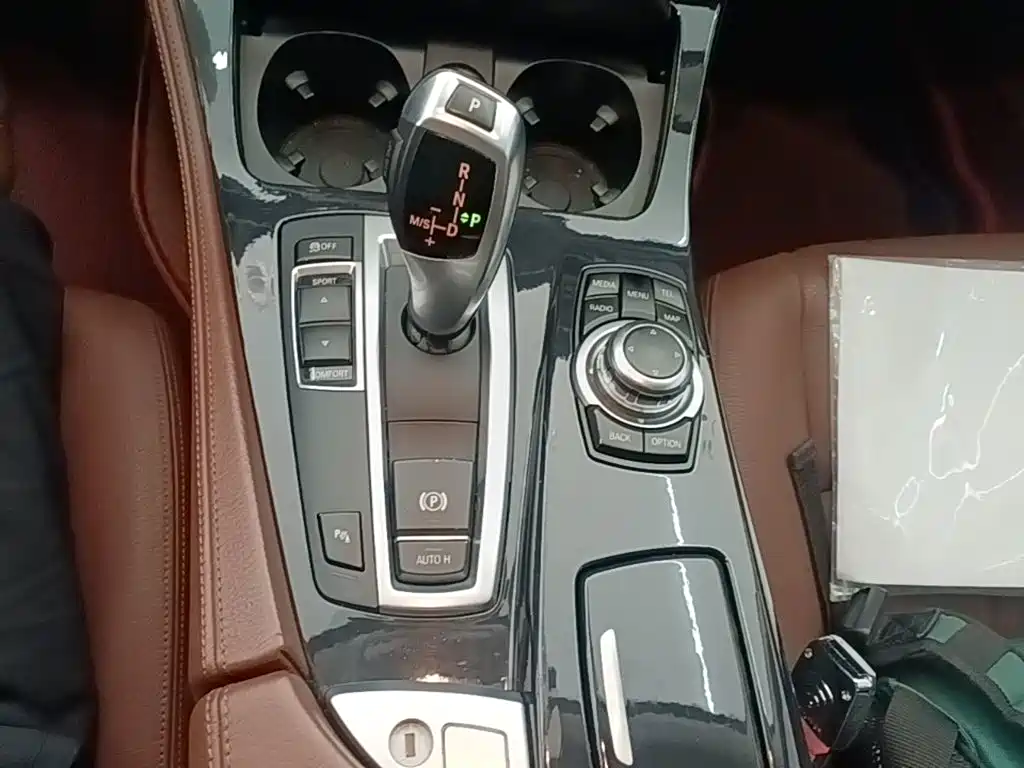 BMW 5 Series — миниатюра 14