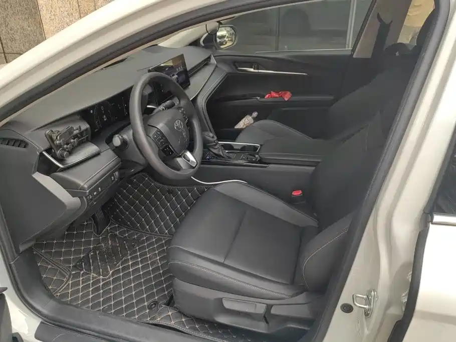Toyota Camry — миниатюра 9