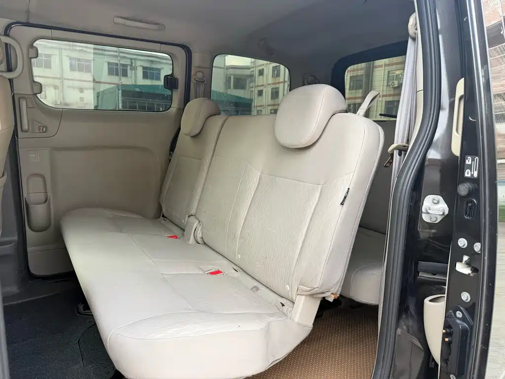 Nissan NV200 — миниатюра 8