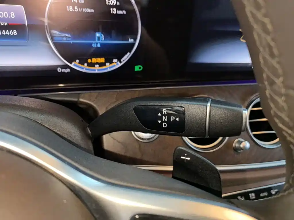 Mercedes-Benz E-Class — миниатюра 14