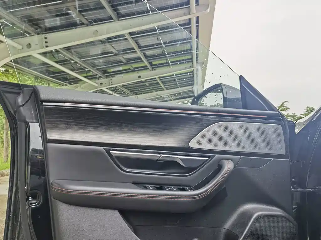 XPeng P7 — миниатюра 17