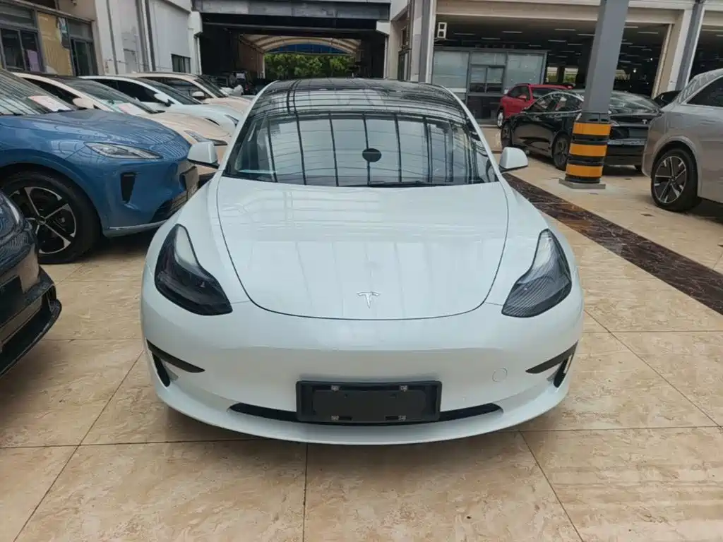 Tesla Model 3 — миниатюра 3