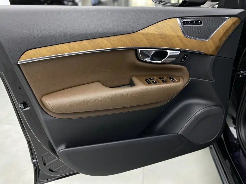 Volvo XC90 — миниатюра 12