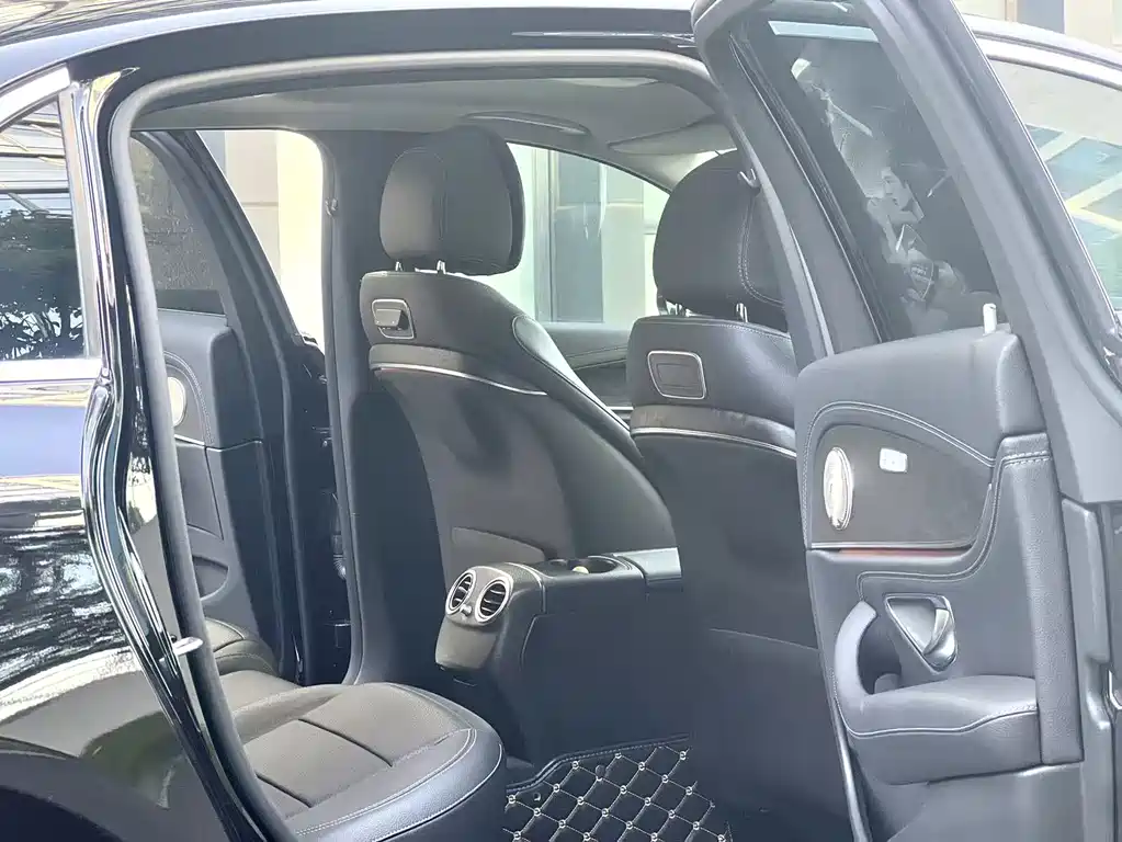 Mercedes-Benz E-Class — миниатюра 11