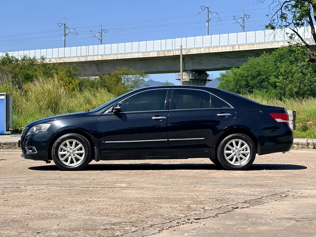 Toyota Camry — миниатюра 4