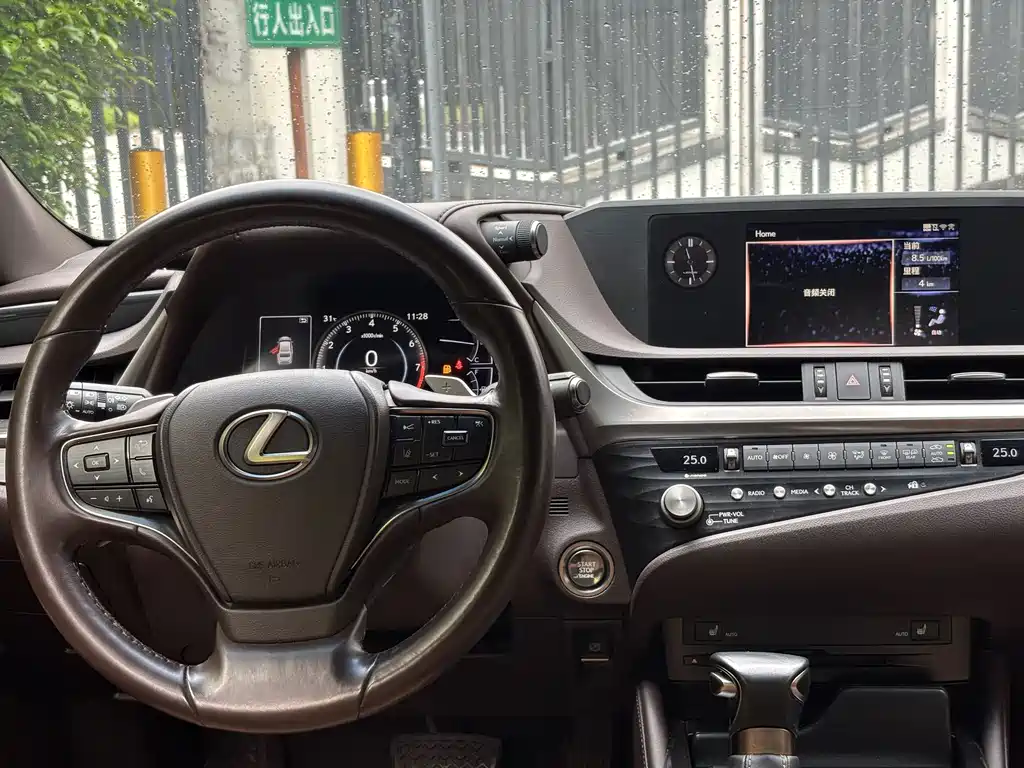 Lexus ES — миниатюра 6