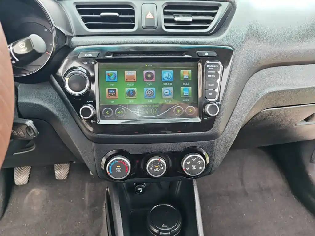 Kia K2 — миниатюра 13