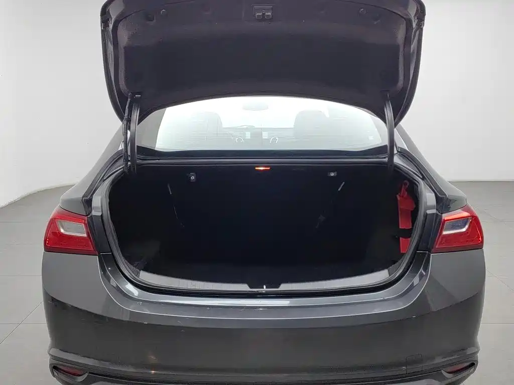Chevrolet Malibu XL — миниатюра 16
