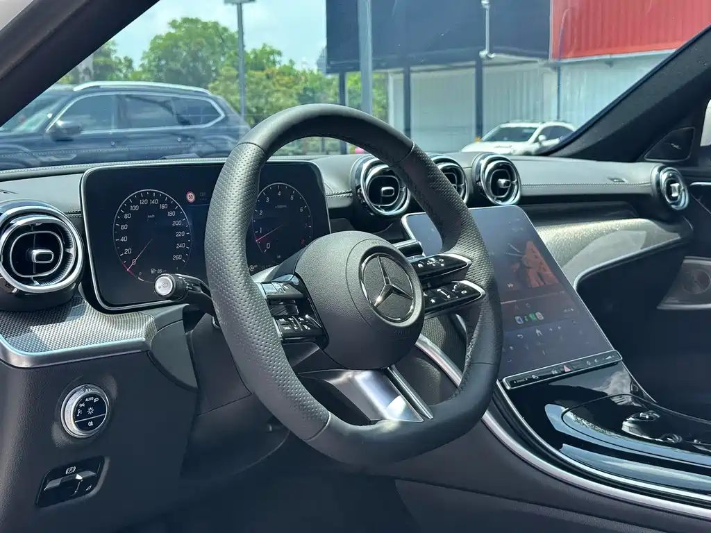 Mercedes-Benz C-Class — миниатюра 8
