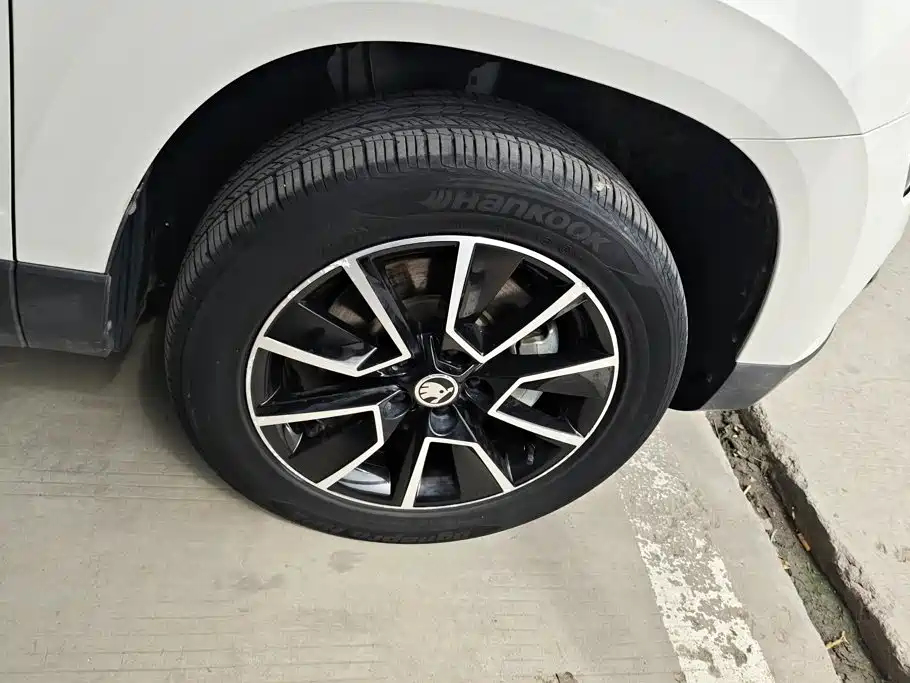 Skoda Karoq — миниатюра 6