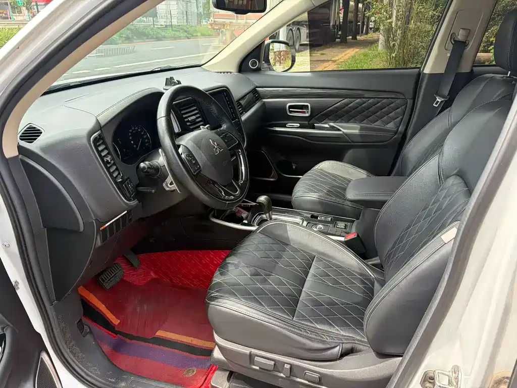 Mitsubishi Outlander — миниатюра 7