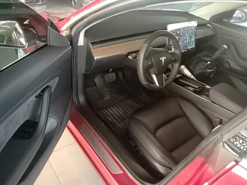 Tesla Model 3 — миниатюра 16