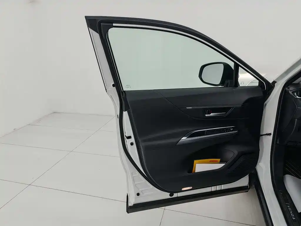 Toyota Venza 2023 2.0L CVT Luxury