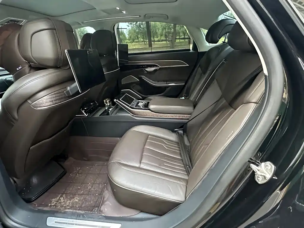 Audi A8 — миниатюра 5