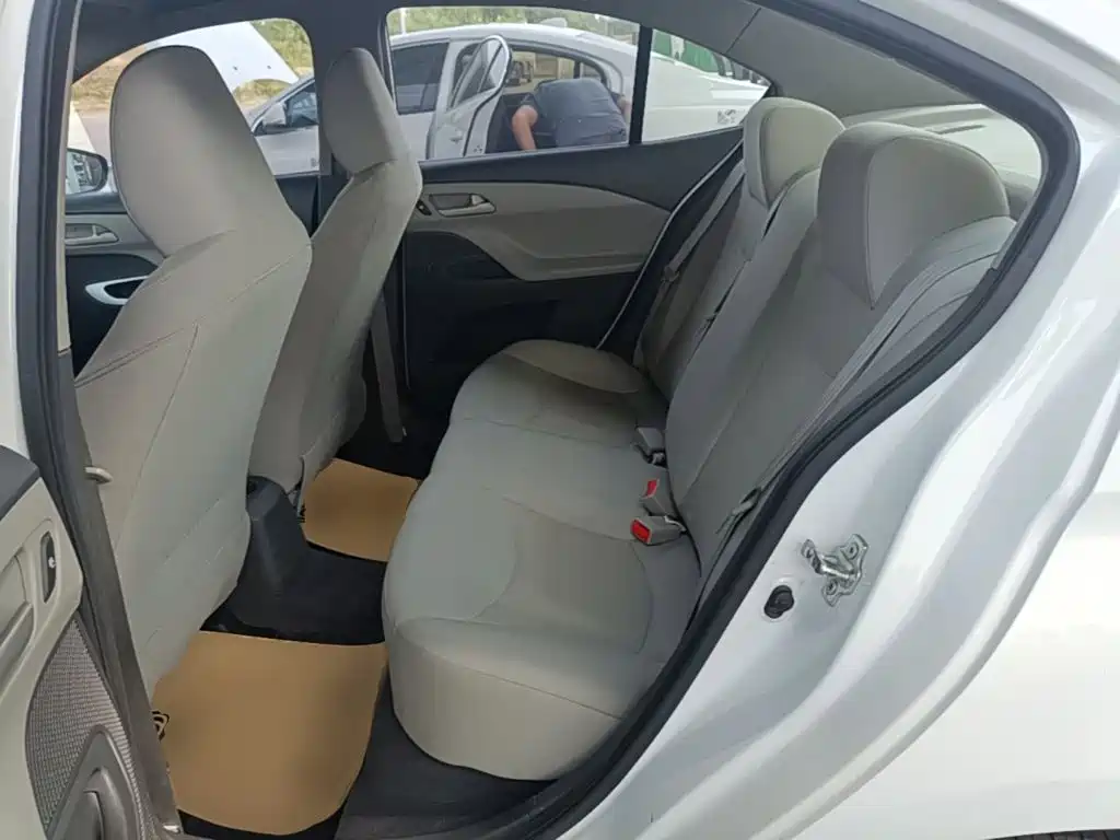 Chevrolet Sail — миниатюра 17