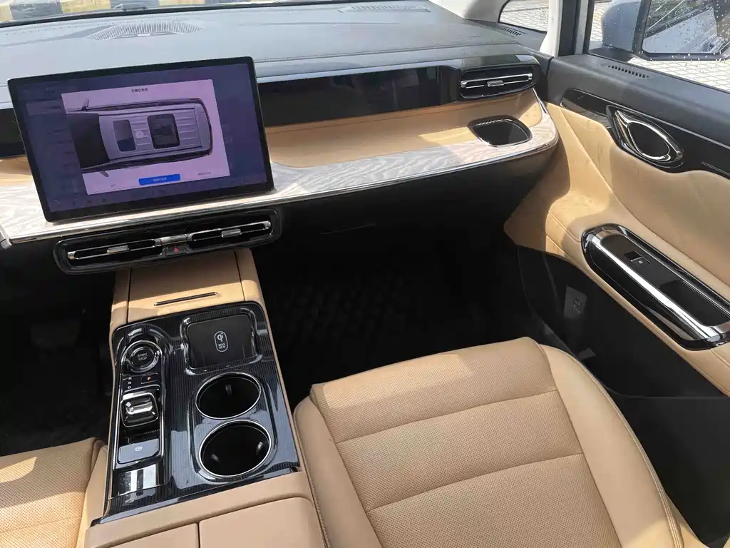 GAC Motor Trumpchi E8 PHEV — миниатюра 11