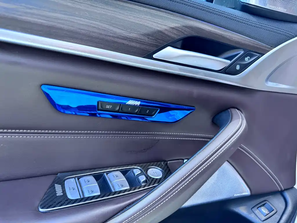 BMW 5 Series — миниатюра 10