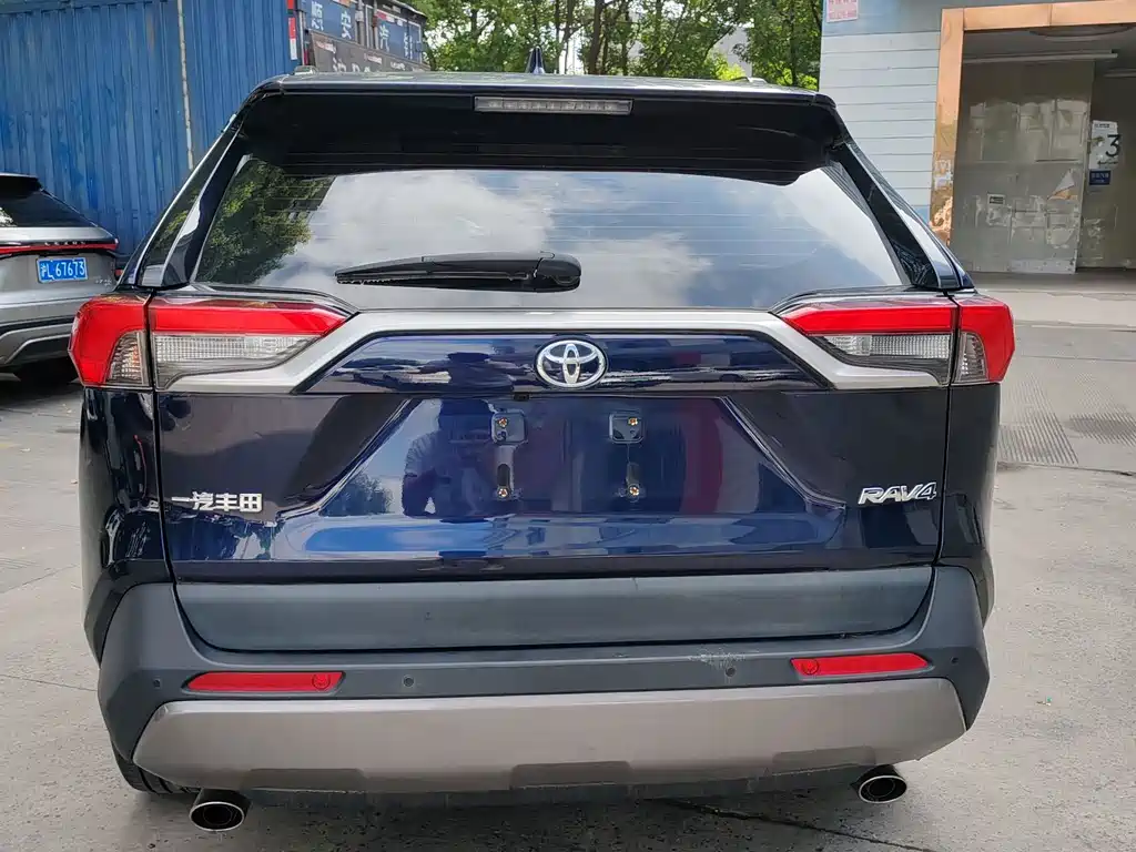 Toyota RAV4 — миниатюра 7
