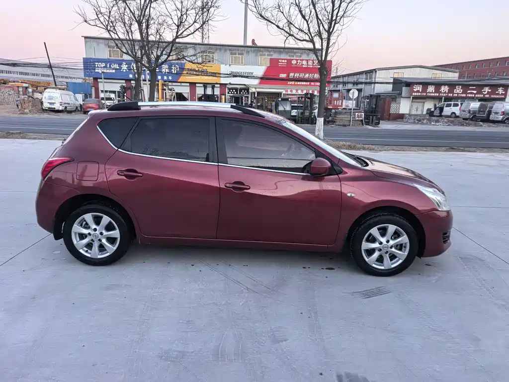 Nissan Tiida 2011 1.6L CVT Comfort