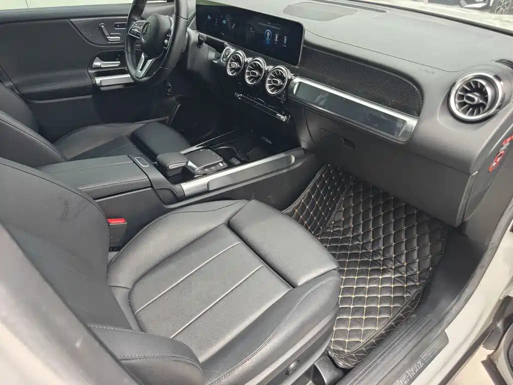 Mercedes-Benz GLB — миниатюра 8