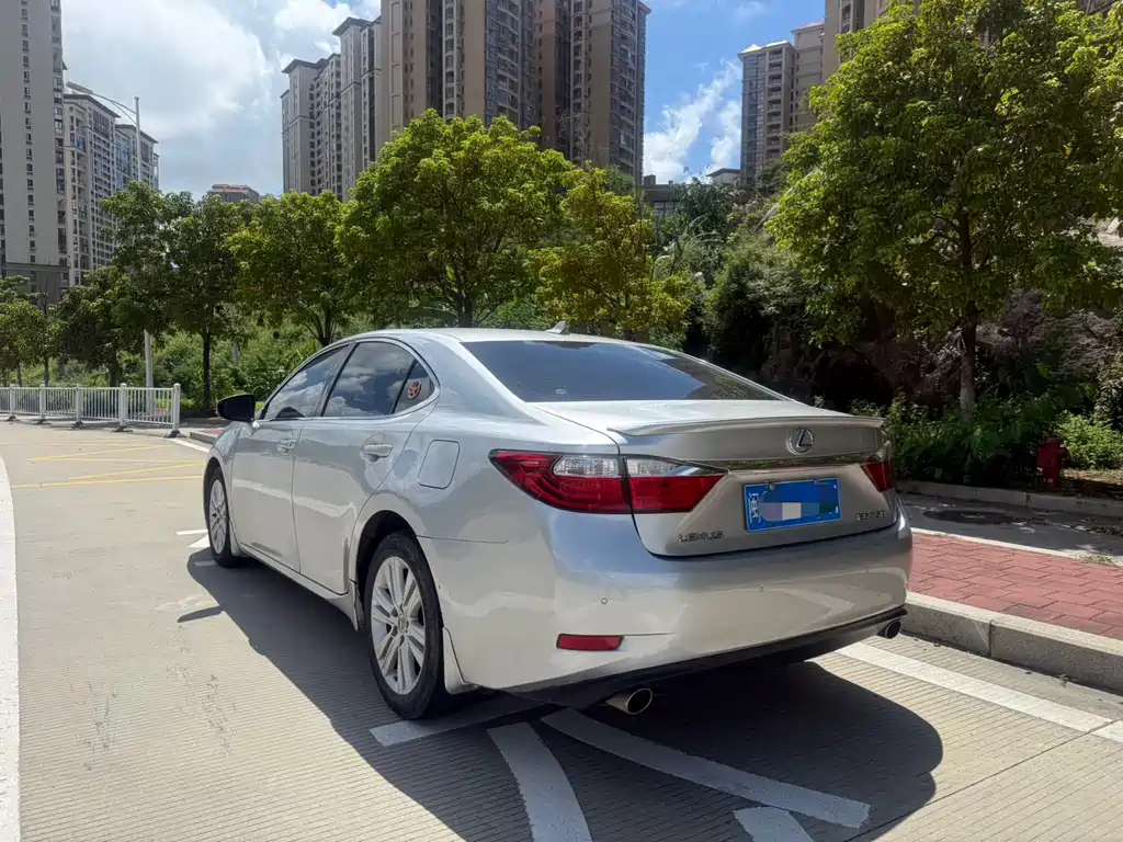 Lexus ES — миниатюра 11