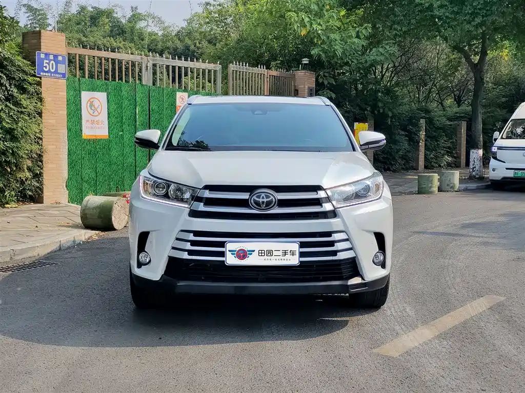 Toyota Highlander 2021 2.0T Luxury 7 мест