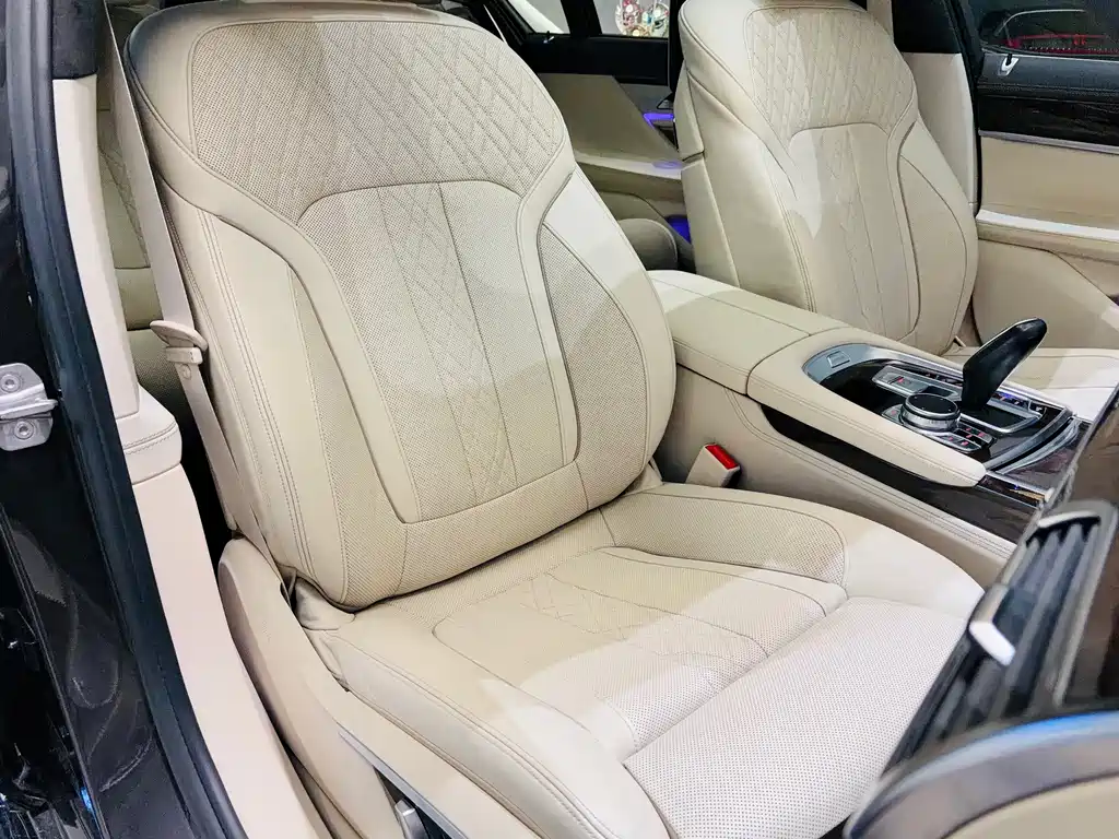 BMW 7 Series — миниатюра 19