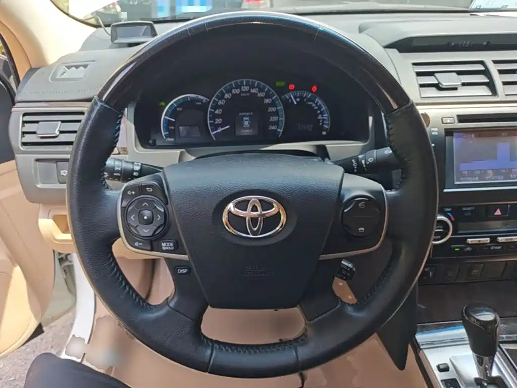 Toyota Camry — миниатюра 11