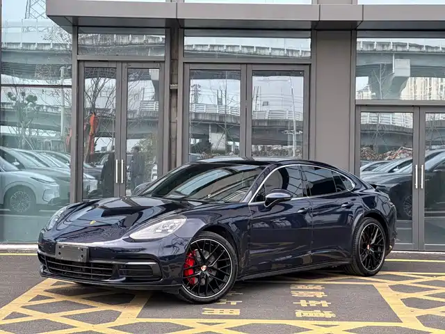PORSCHE PANAMERA