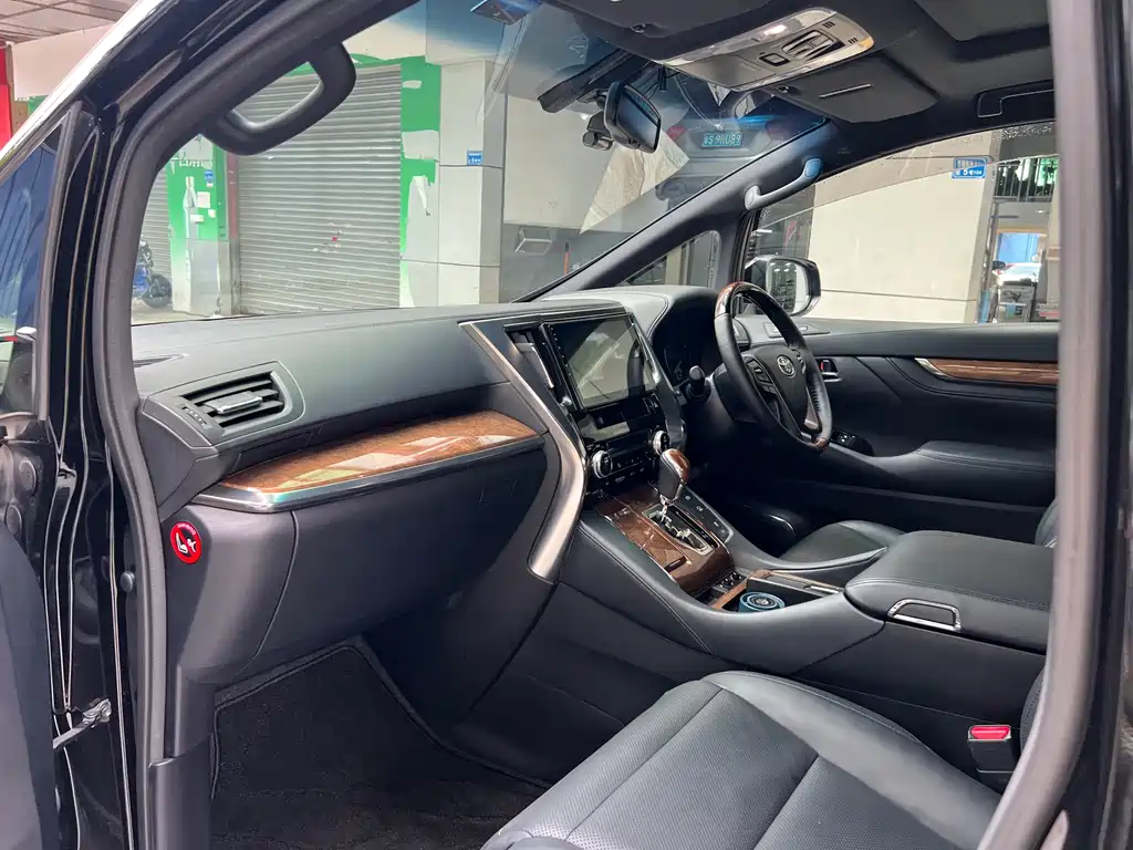 Toyota Alphard — фотографии объявления, Фото 18