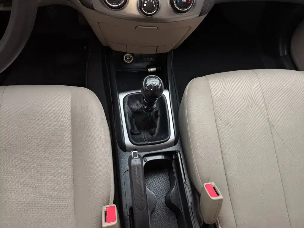 Hyundai Elantra — миниатюра 10