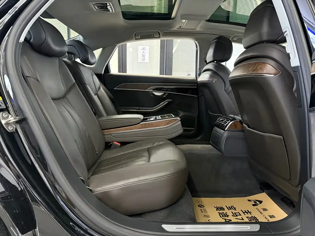 Audi A8 — миниатюра 10
