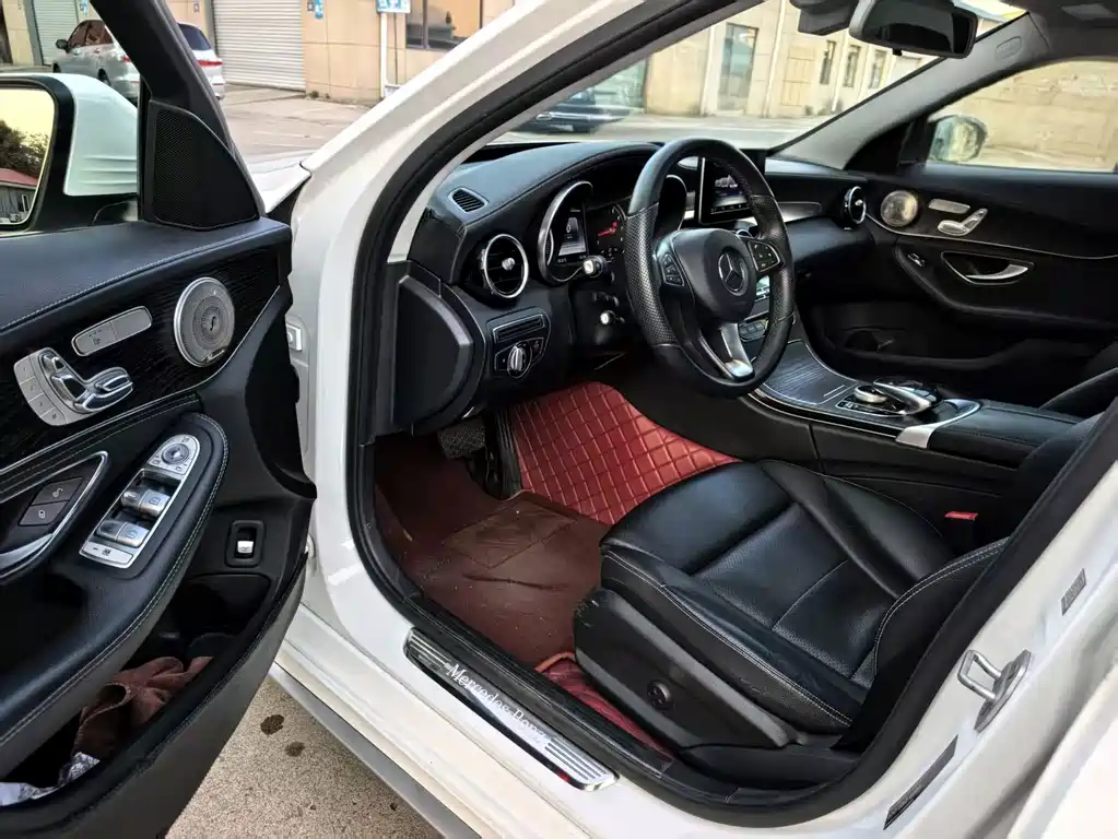 Mercedes-Benz C-Class — миниатюра 7