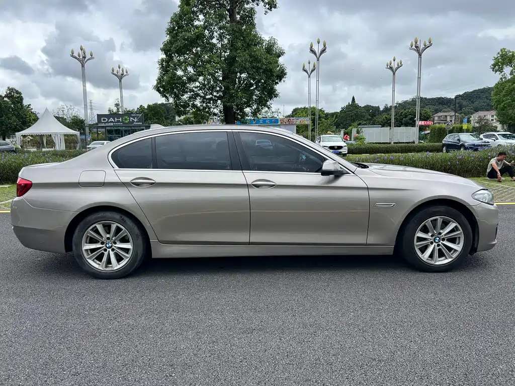 BMW 5 Series — миниатюра 5