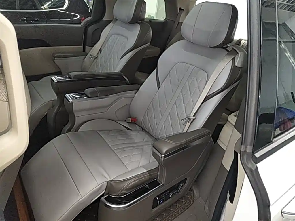 Kia Carnival — миниатюра 13