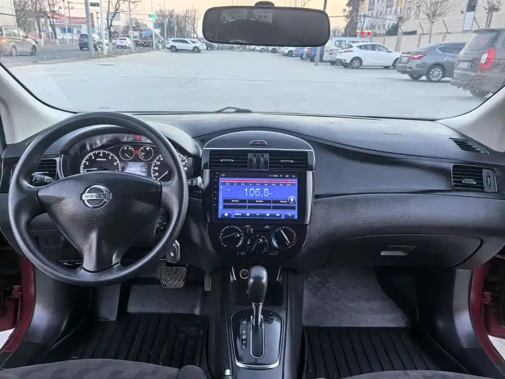 Nissan Tiida 2011 1.6L CVT Comfort
