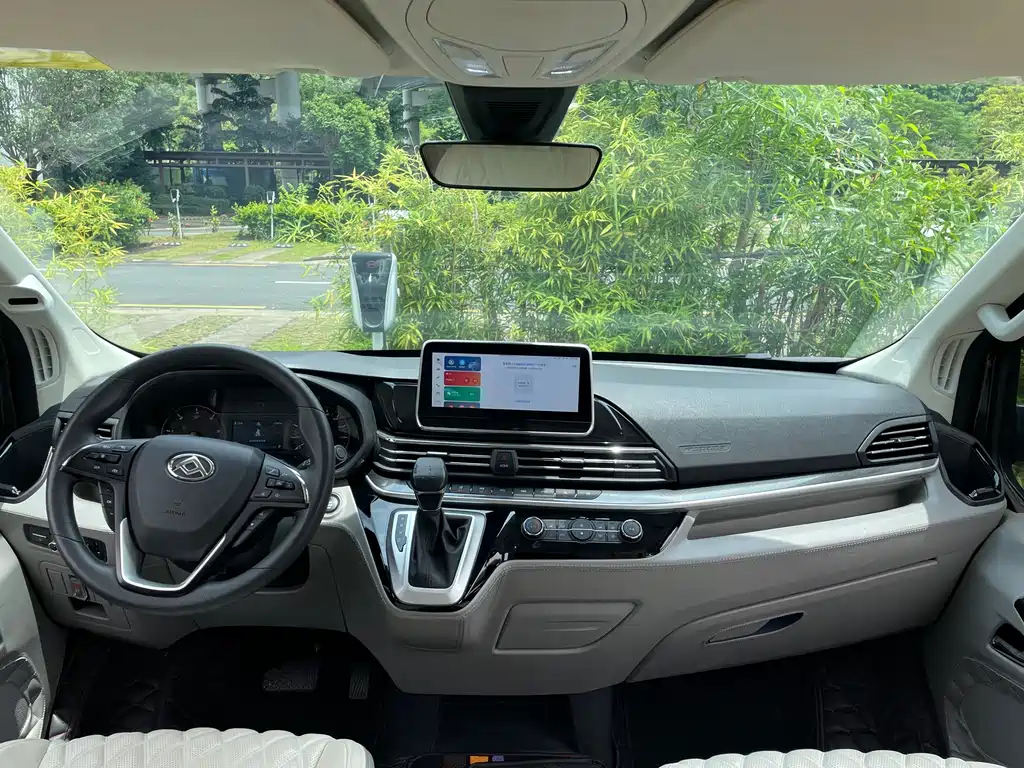 Maxus V90 — миниатюра 10