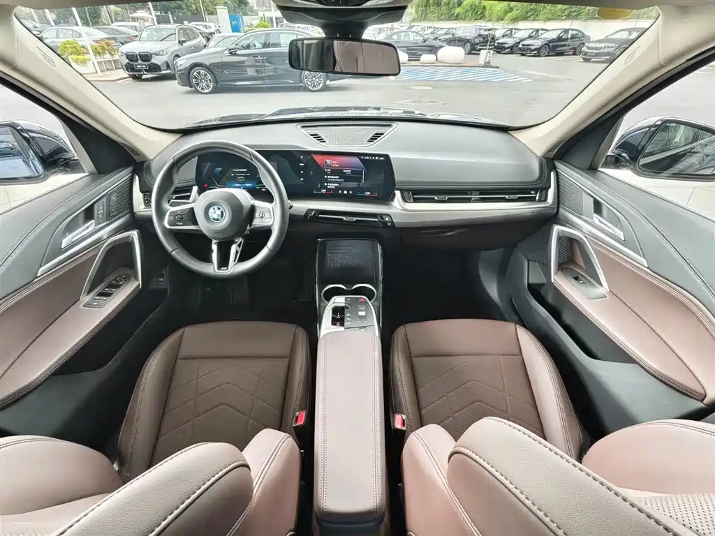 BMW iX1 2025 eDrive25L M Sport